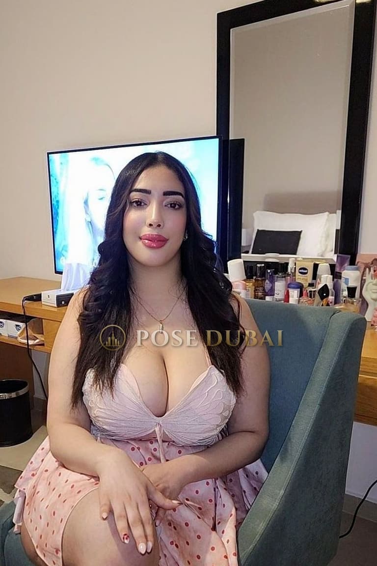 Farah, 20, escort in Dubai — 170 cm, Moroccan (photo 2 of 4)