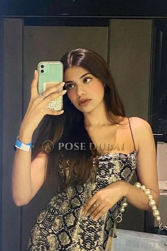 Juhi, 22, escort in Dubai — Indian, 168 cm (photo 1 of 4)