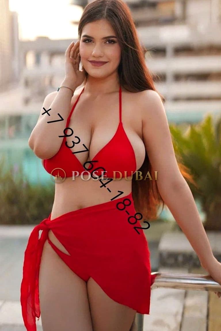 Laura, 22, escort in Dubai — Romanian, 170 cm (photo 1 of 9)