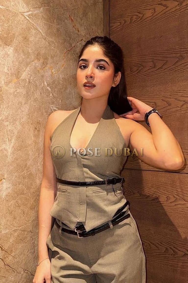 Mishi, 22, escort in Dubai — Indian, 168 cm (photo 1 of 4)