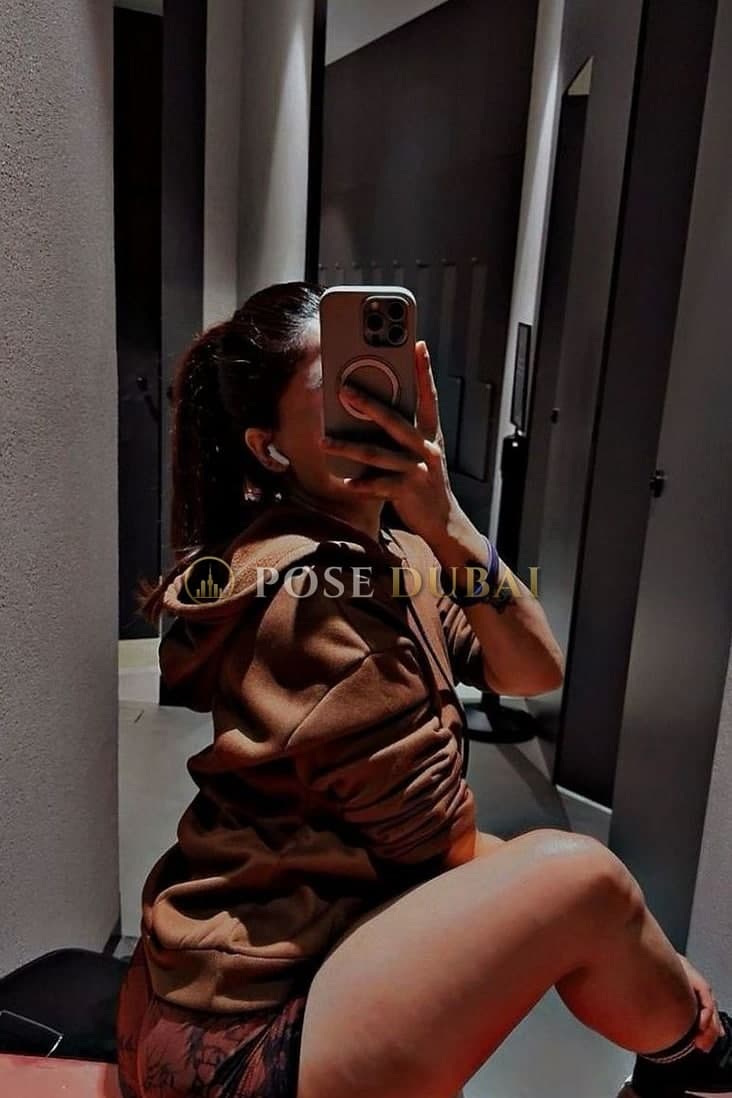 Nisha, 24, escort in Dubai — Indian, 165 cm (photo 1 of 20)