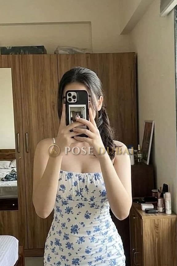 Nishi, 23, escort in Dubai — Indian, 170 cm (photo 1 of 4)