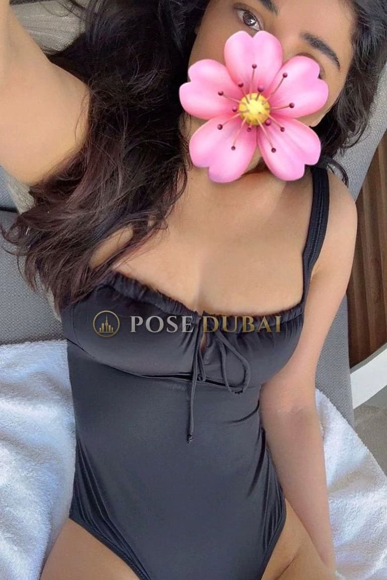 Noor, 21, escort in Dubai — Pakistani, 160 cm (photo 3 of 15)