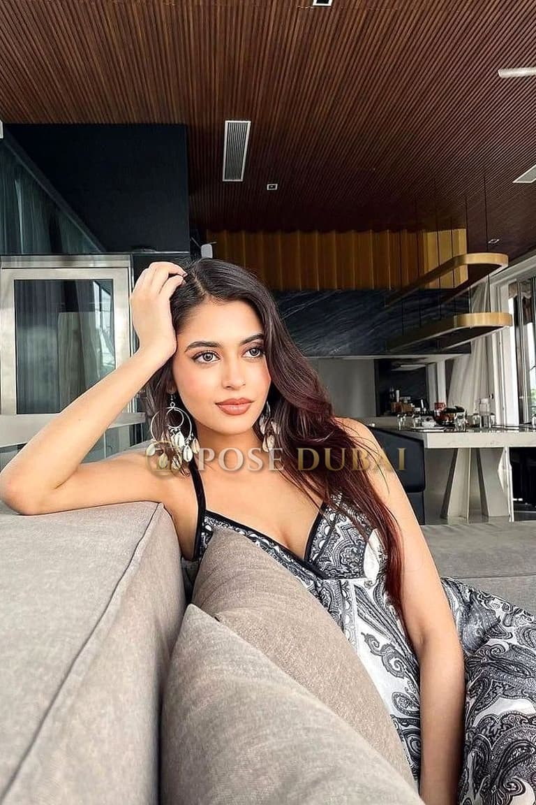Pallavi, 22, escort in Dubai — Indian, 168 cm (photo 1 of 5)