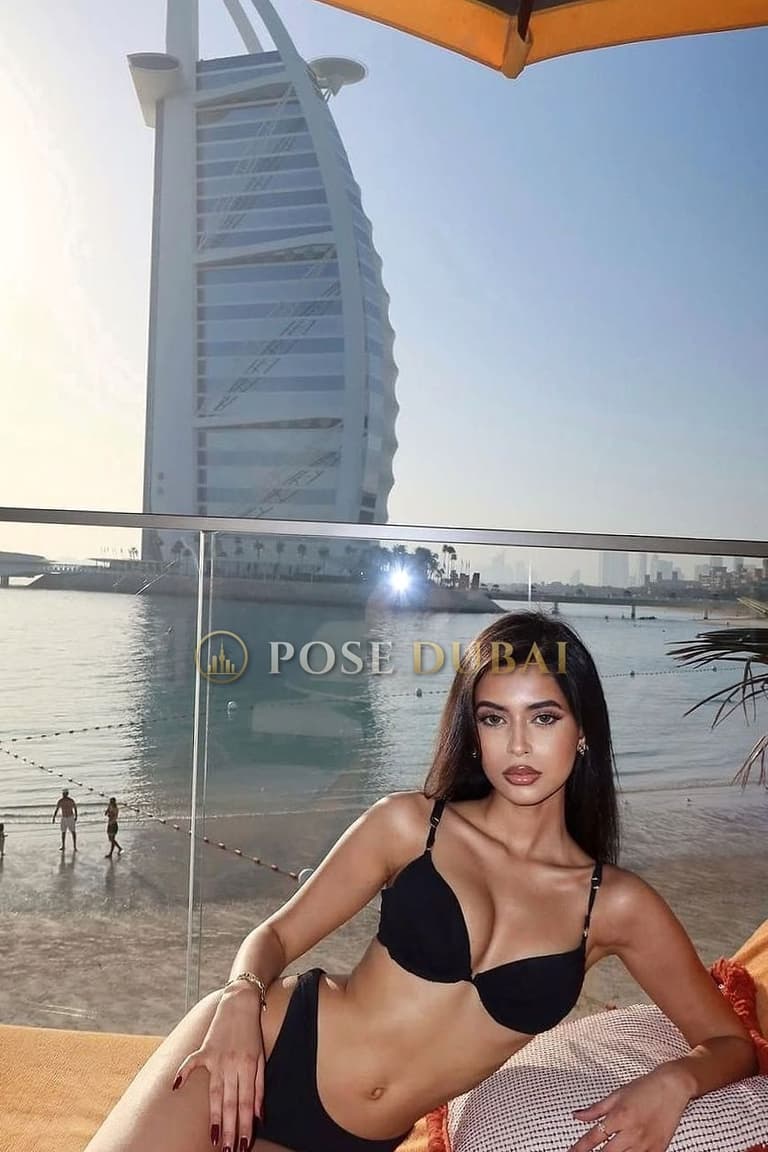 Pallavi, 22, escort in Dubai — Indian, 168 cm (photo 3 of 5)