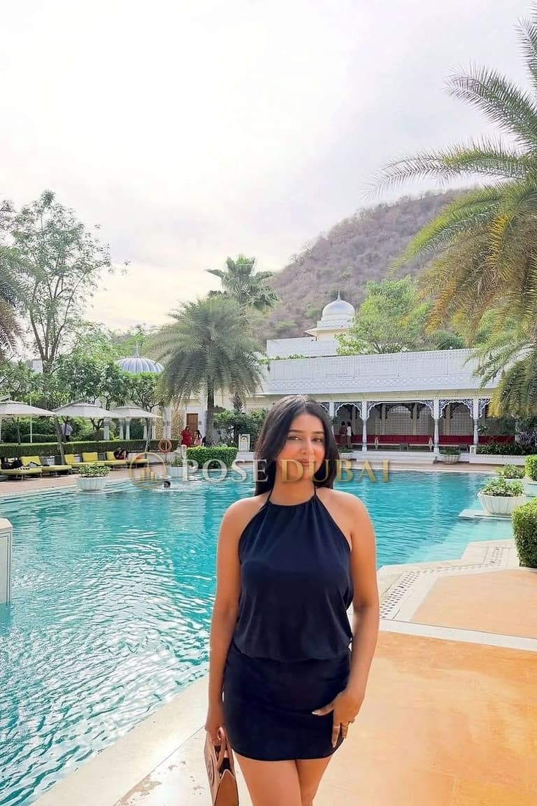 Riya, 22, escort in Dubai — Indian, 168 cm (photo 3 of 4)