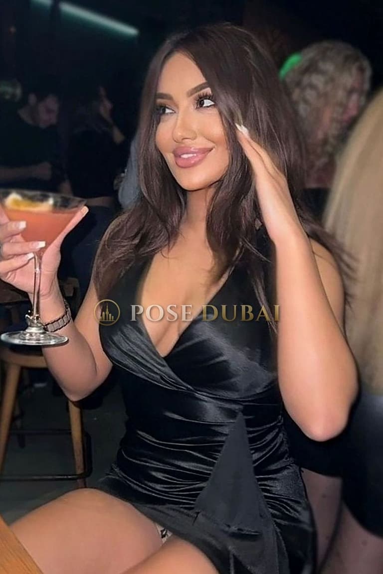 Rose, 25, escort in Dubai — Azerbaijani, 165 cm (photo 1 of 8)