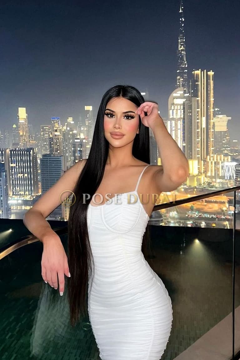 Sarah, 23, escort in Dubai — Romanian, 168 cm (photo 1 of 9)