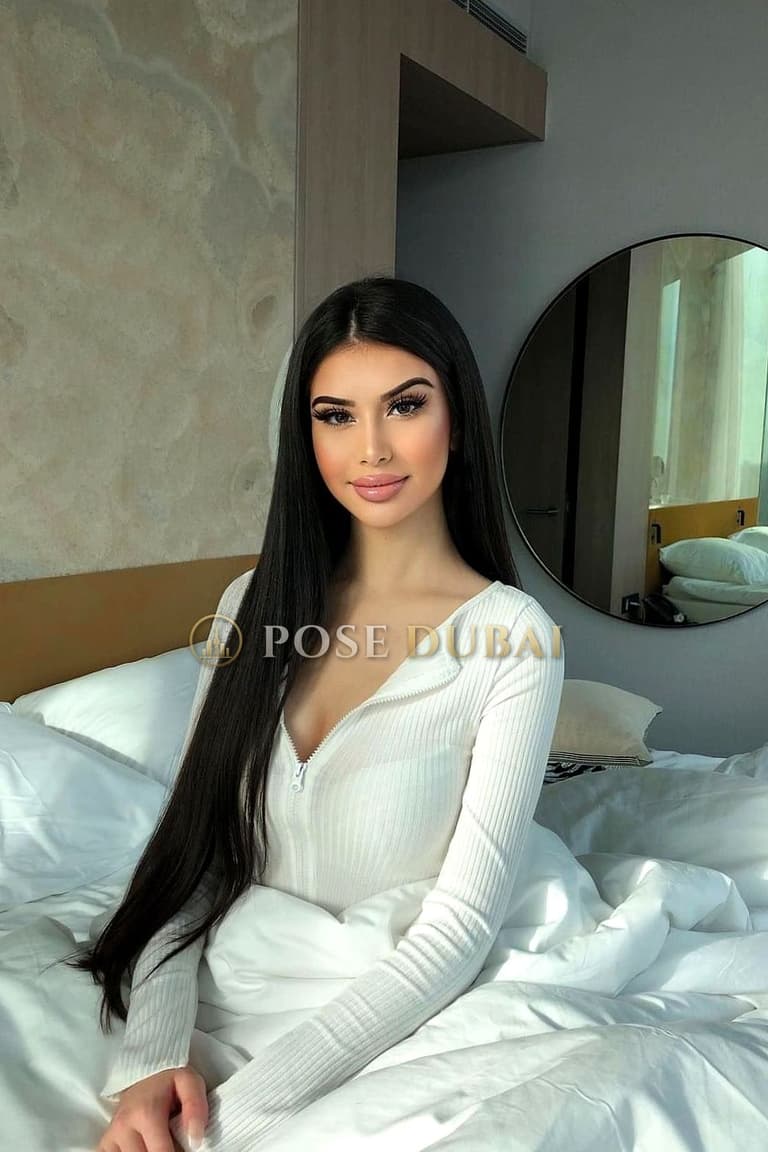 Sarah, 23, escort in Dubai — Romanian, 168 cm (photo 3 of 9)