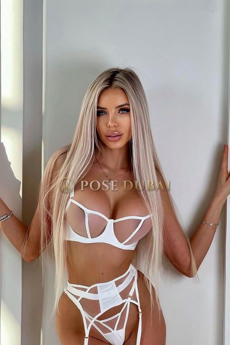 Skine, 26, escort in Dubai — 170 cm (photo 2 of 6)
