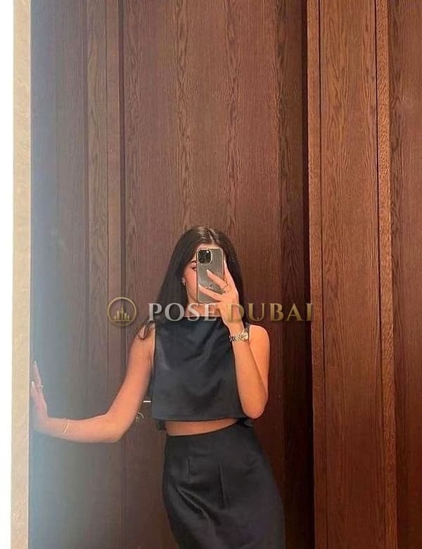 Esha, 23, escort in Dubai — Indian, 170 cm (photo 1 of 10)