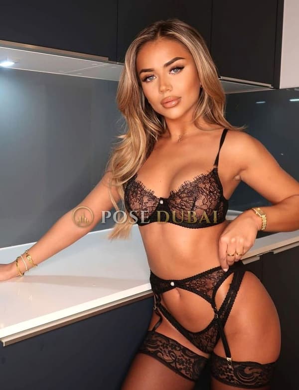 Jully, 23, escort in Dubai โ 170 cm (photo 1 of 10)