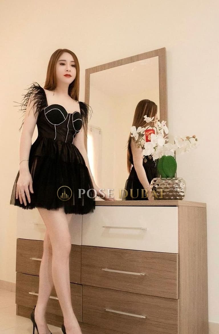 Lisa, 32, escort in Dubai — Vietnamese, 165 cm (photo 1 of 13)