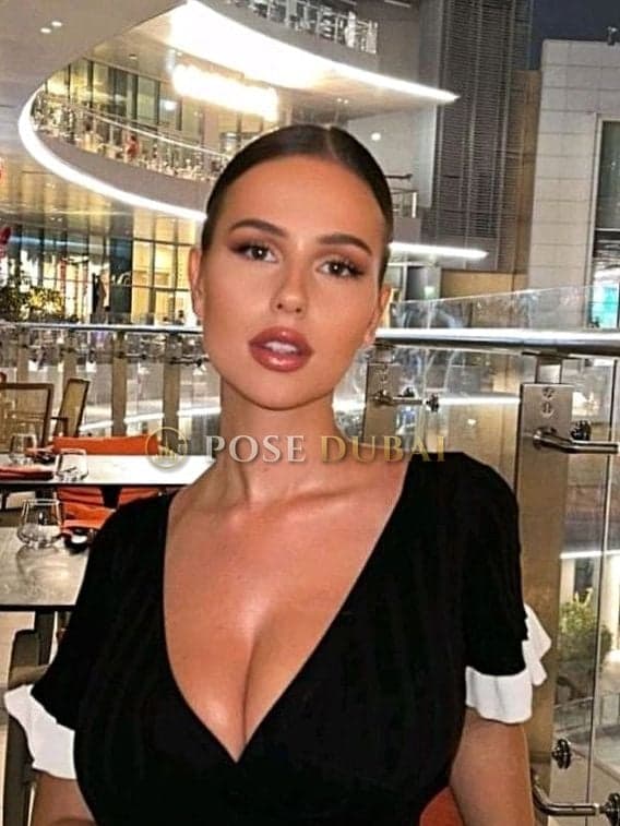 Annie, 23, escort in Dubai — 168 cm (photo 1 of 7)