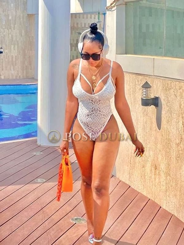 Camilla, 24, escort in Dubai — 168 cm (photo 1 of 6)