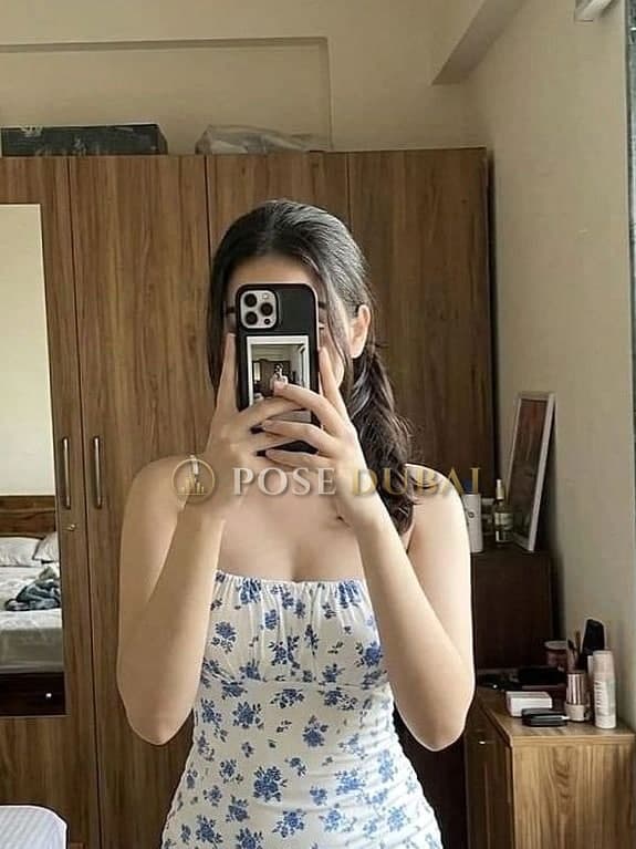 Nishi, 23, escort in Dubai — Indian, 170 cm (photo 1 of 4)