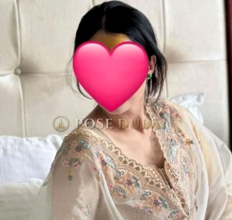 Simran, 23, escort in Dubai — Indian, 169 cm (photo 1 of 3)